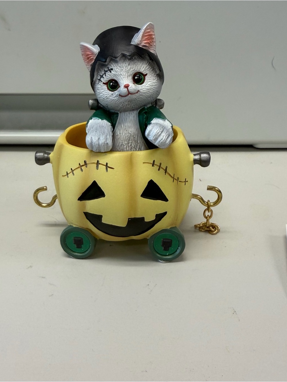 Halloween Cat Pumpkin Toy - Yellow & Green Festive Pet Figurine